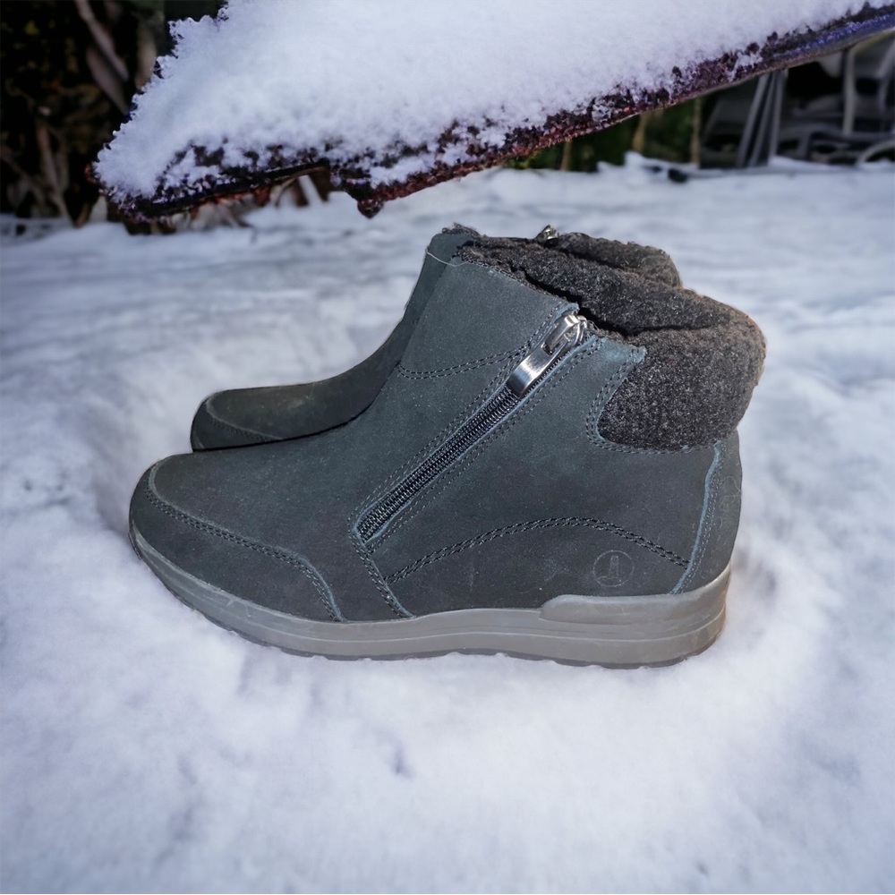 Lands End Women's Insulated Snow Boots Black Suede and Faux Fur Sz 8.5 side zip